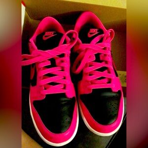 Women’s dunk low Pink and black